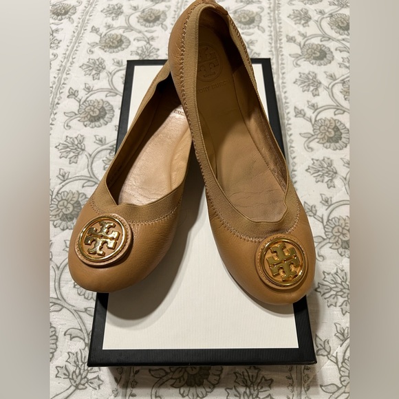 TORY BURCH CAROLINE 2' BALLET FLATS SIZE SAND/TAN NAPPA LEATHER SIZE 6.5 US - Picture 2 of 12